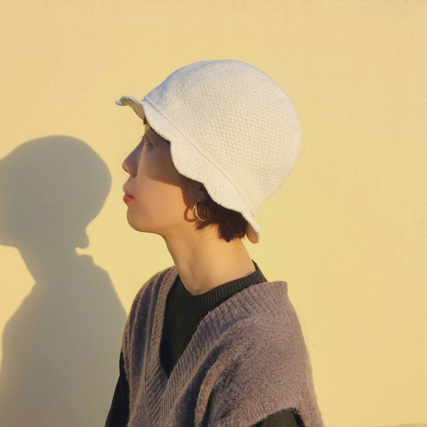 HNLAB - Lily Rose Hat 夏日白編織粗針花瓣帽 穿搭側拍