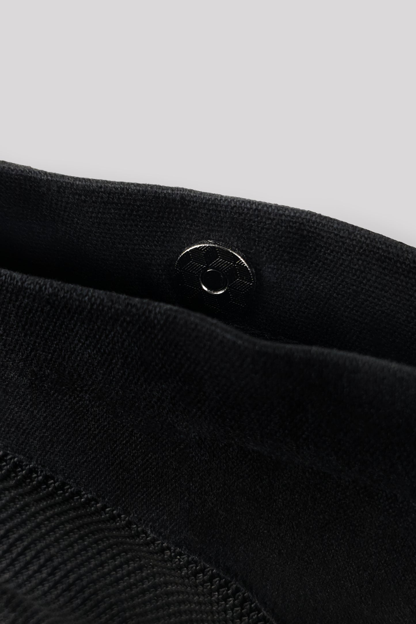 HNLAB - LUNAR_ECLIPSE_PHONE_POUCH 月蝕手機背袋 內扣近照