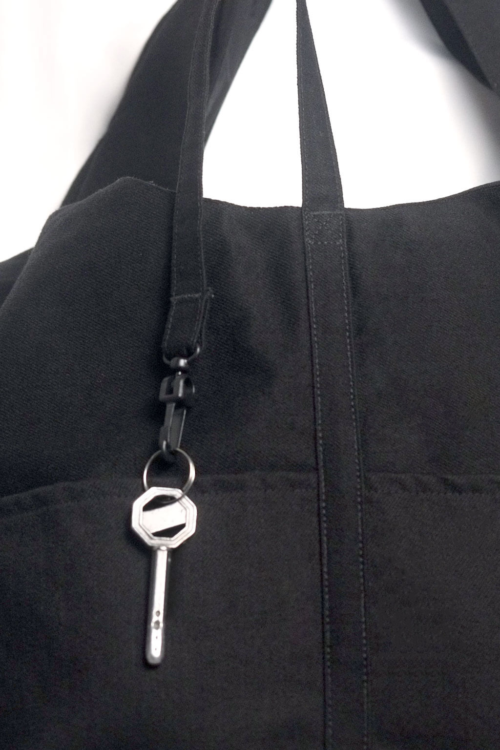黑色牛仔布打結旅行漂流人包款 鑰匙扣環BLACK DENIM HOBO BAG - HN LAB