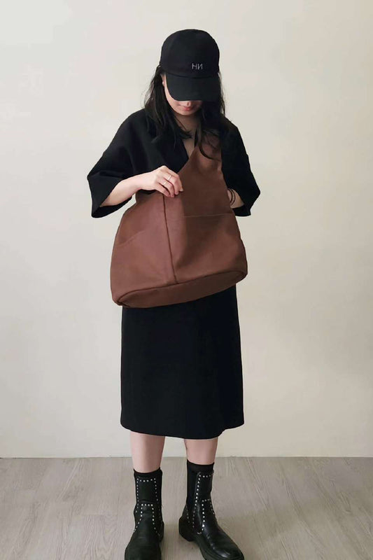 HNLAB - 隱藏版咖啡僧棕打結旅行漂流人包 BROWN HOBO BAG 正面穿搭