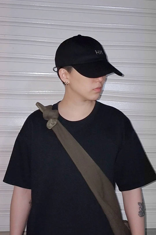 Pull String Baseball Cap 重磅黑丹寧拉繩調節棒球帽-黑色正面穿搭 HNLAB