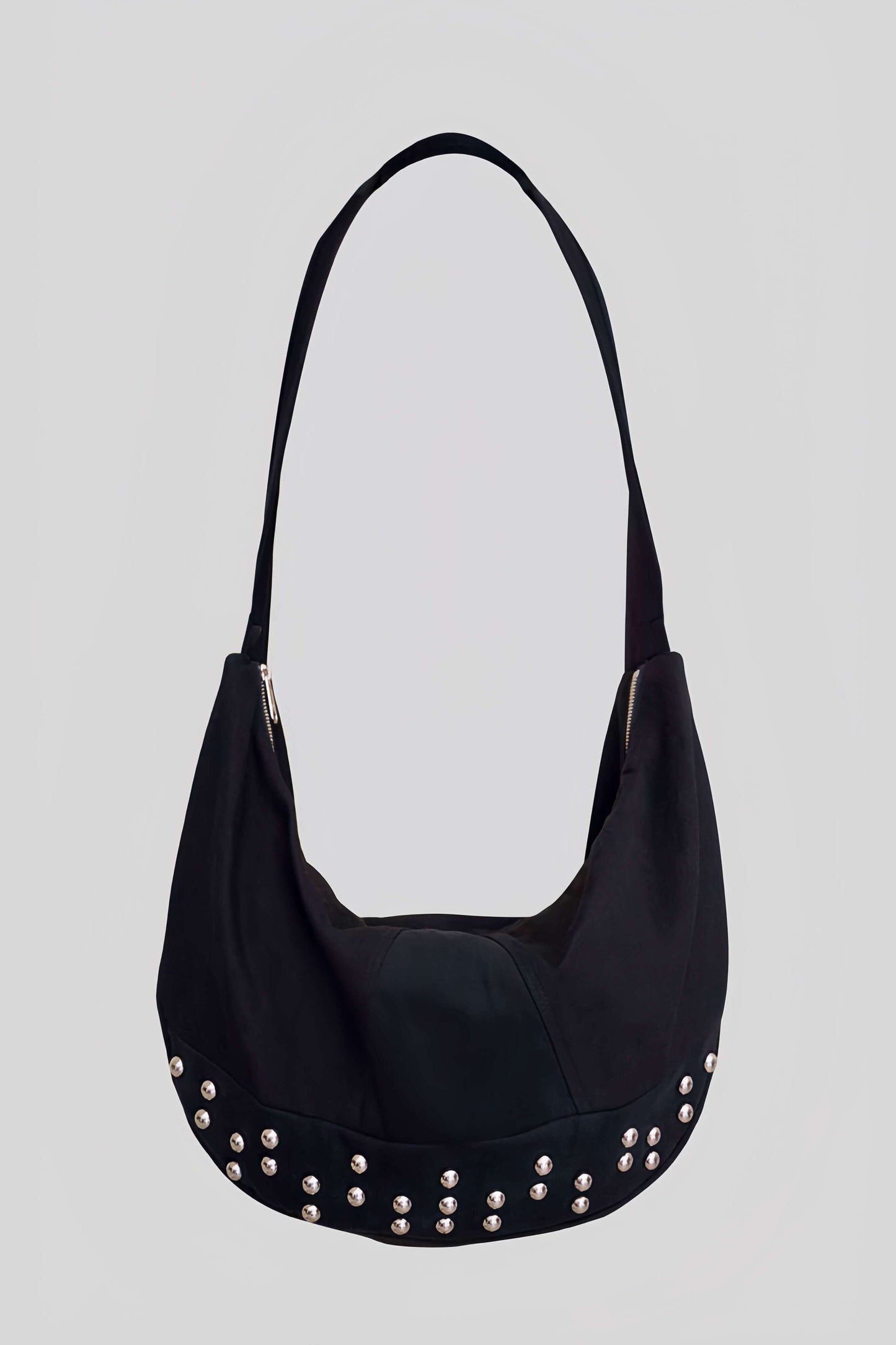LARGE STUDDED DENIM HOBO BAG 黑色牛仔布鉚釘流浪漂流人包，背包正面 - HNLAB