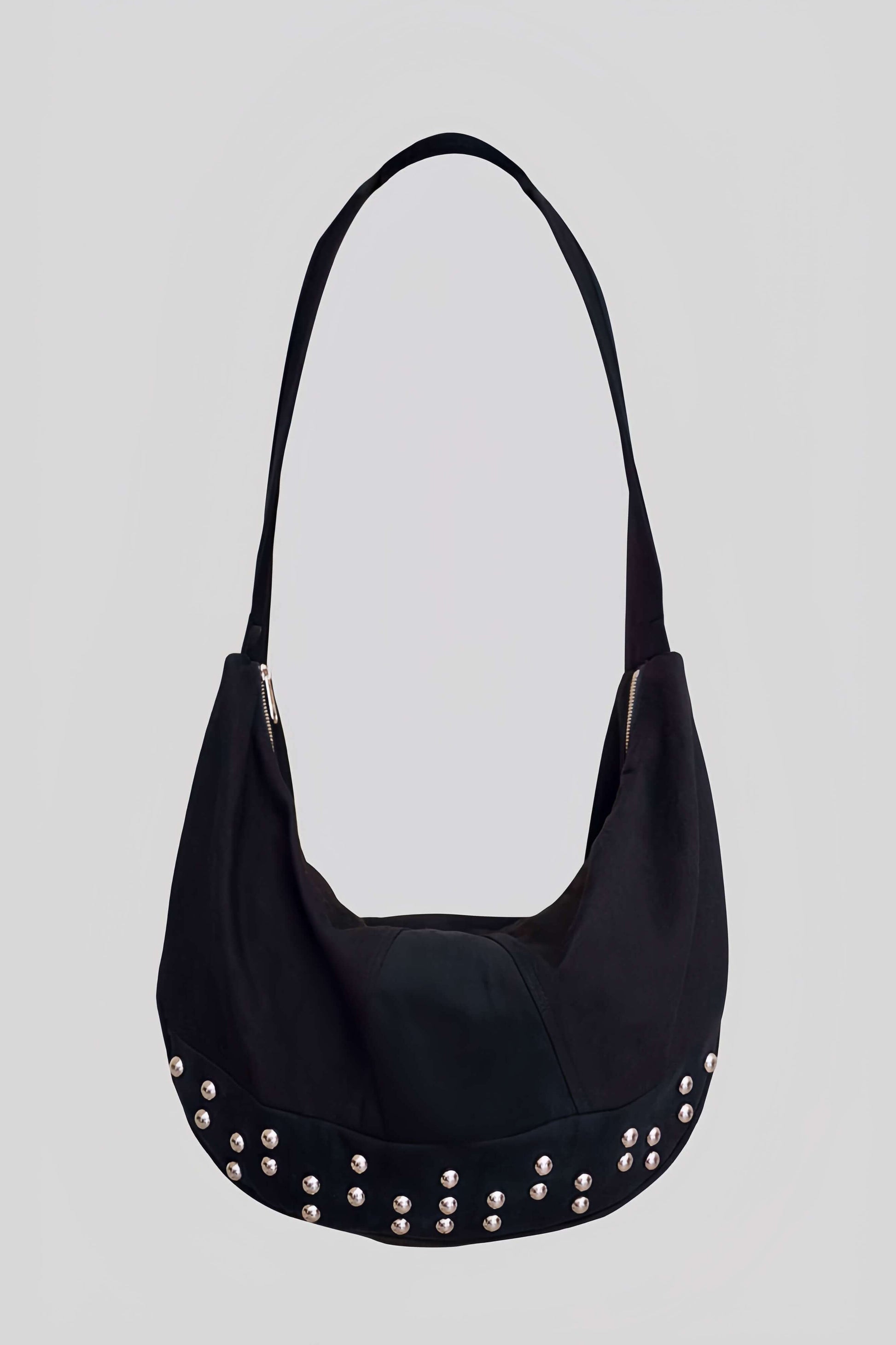 LARGE STUDDED DENIM HOBO BAG 黑色牛仔布鉚釘流浪漂流人包，背包正面 - HNLAB