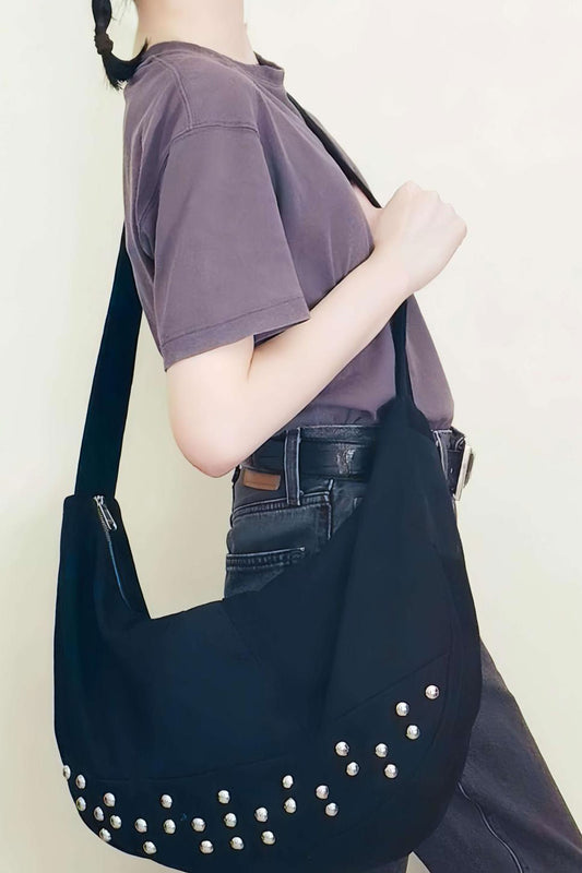 LARGE STUDDED DENIM HOBO BAG 黑色牛仔布鉚釘流浪漂流人包，側背穿搭實拍 - HNLAB