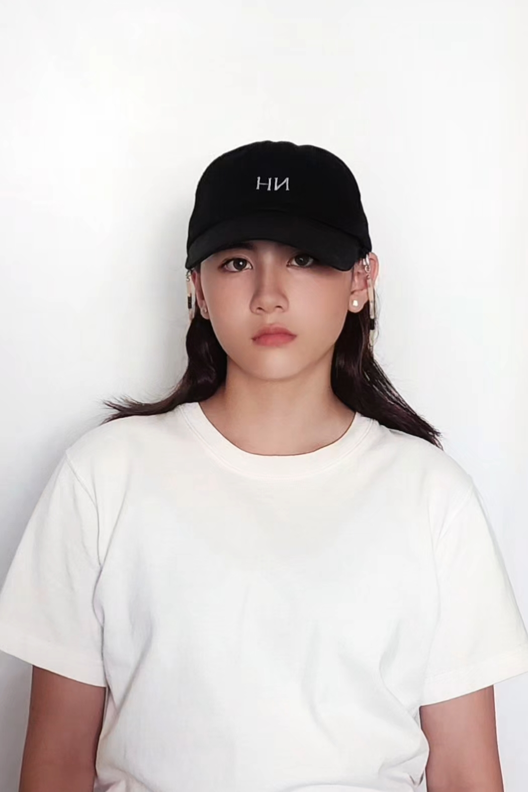 BEADED CAP CORD BASEBALL CAP串珠帽繩黑單寧棒球帽，正面穿搭，帽繩後放 - HNLAB 