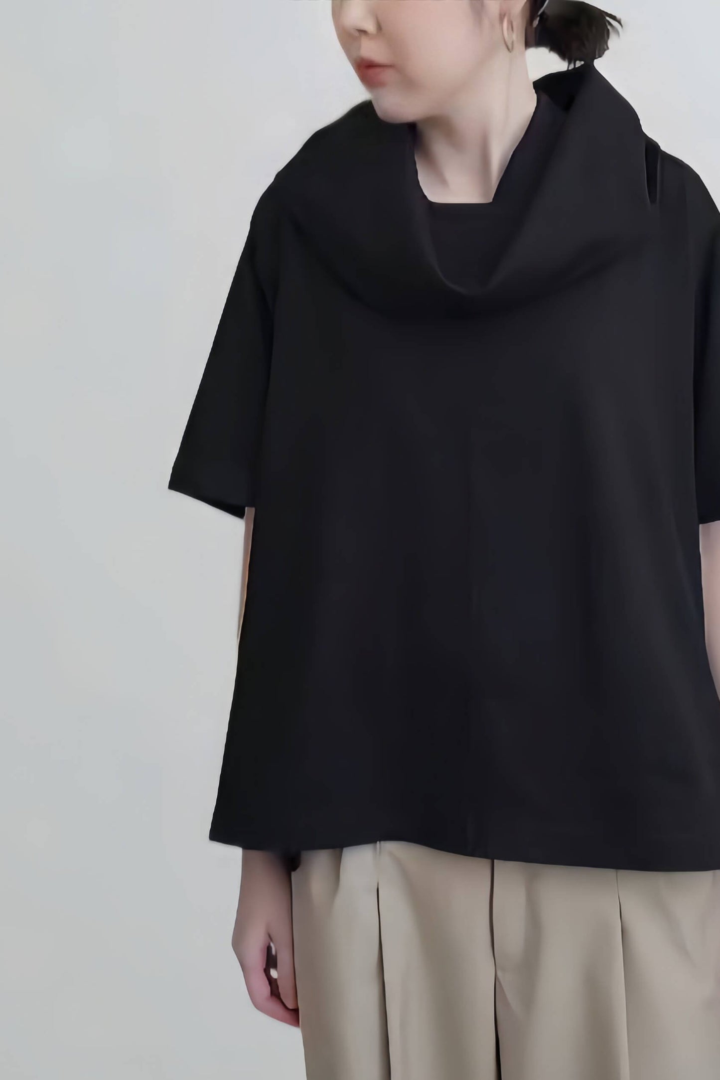 立裁多穿法帽領合一開衩上衣 Multi-Way Hooded Knit Top（訂製款）