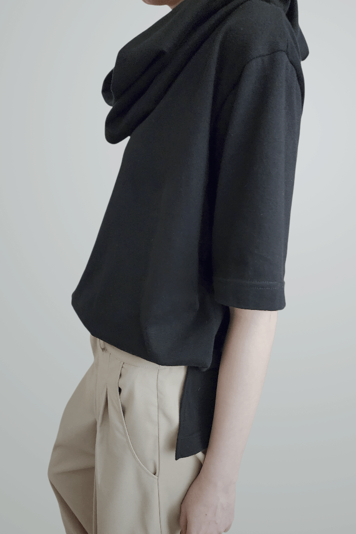 立裁多穿法帽領合一開衩上衣 Multi-Way Hooded Knit Top（訂製款）