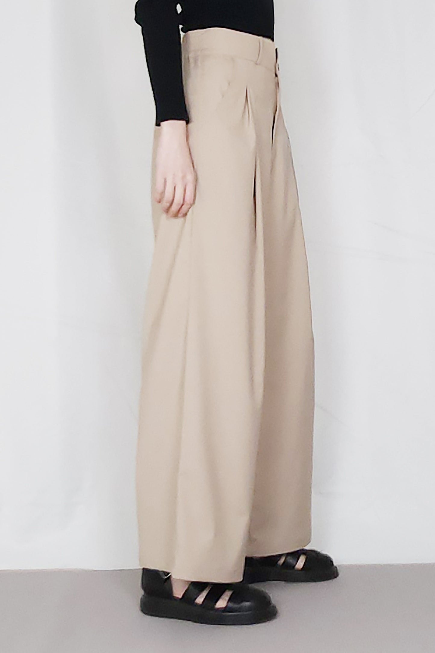 卡及高腰寬版3D立體剪裁抓摺長褲 BEIGE WIDE LEG PANTS HN LAB