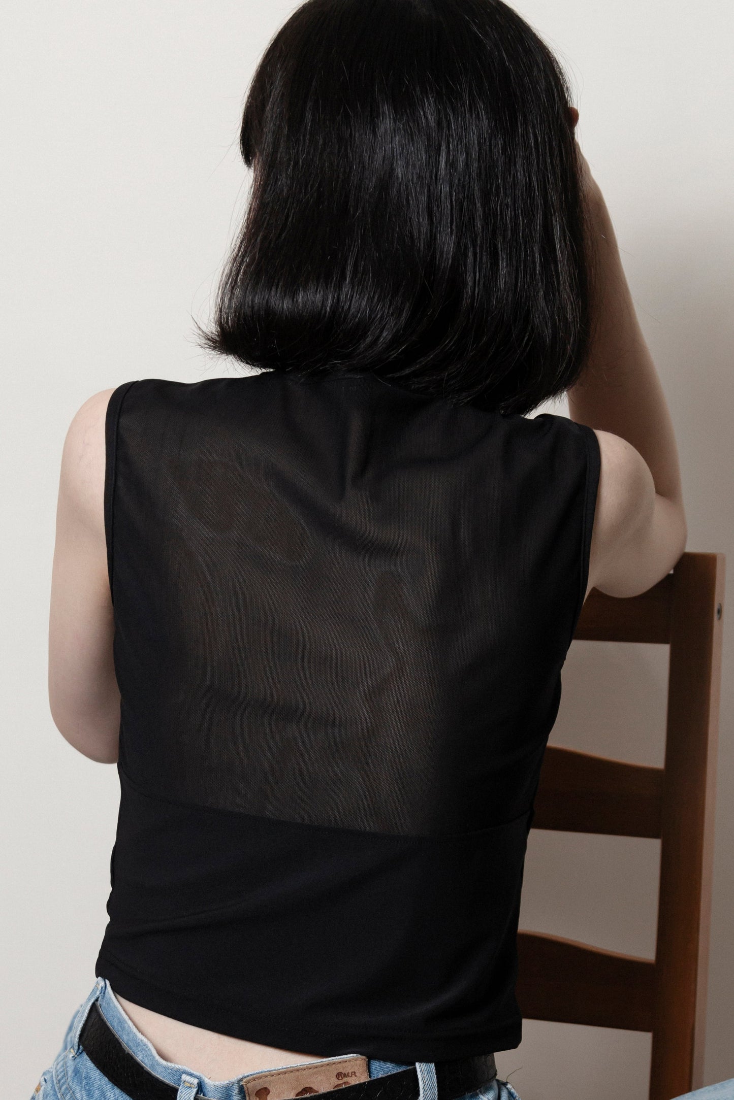 簍空後背網布拼接彈性上衣 SHEER BACK VEST TOP HN LAB